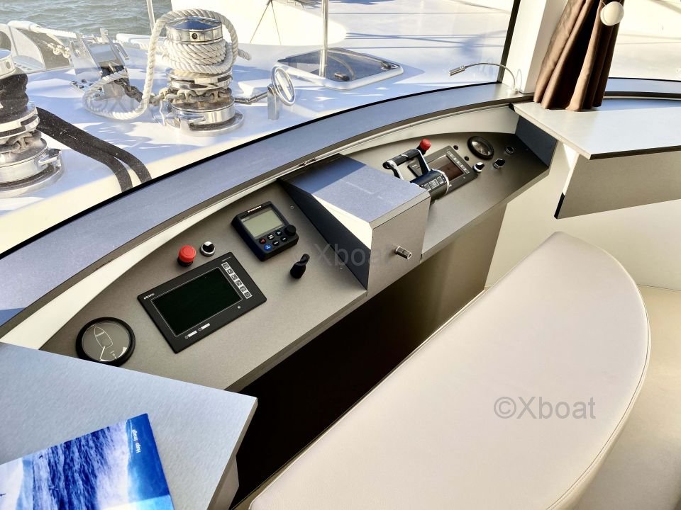 Yacht usado MOTOR YACHT CATAMARAN 30M