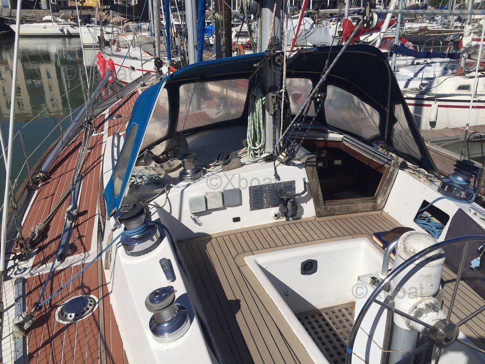 Velero usado ISLE SOUS LE VENTcockpit