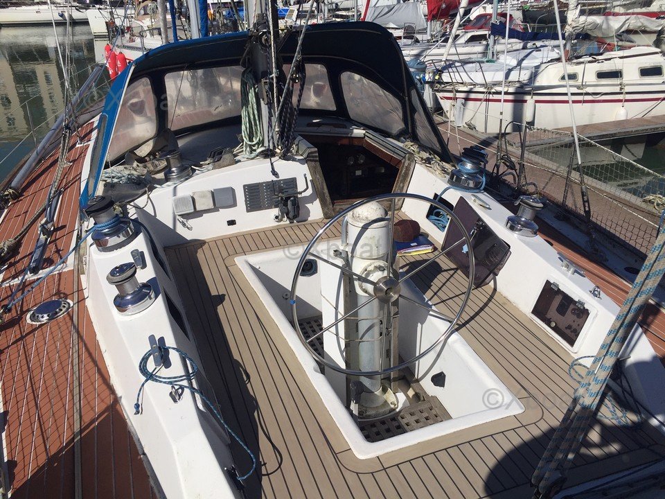 Velero usado ISLE SOUS LE VENT cockpit